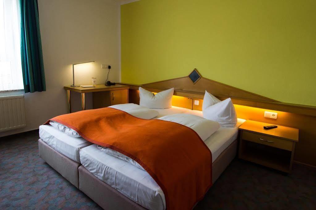 Hotel Parqeo Im A66 Gelnhausen Exterior photo